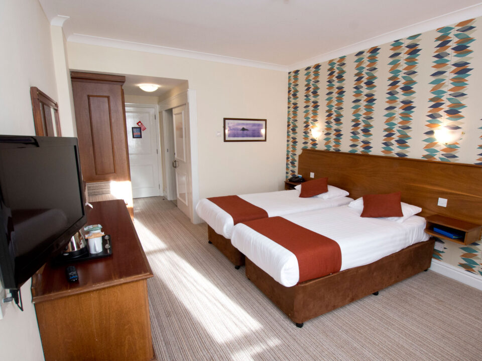 TLH Toorak Hotel Twin Bedroom